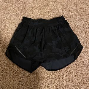 Lululemon Hotty Hot Short 4” - size 4